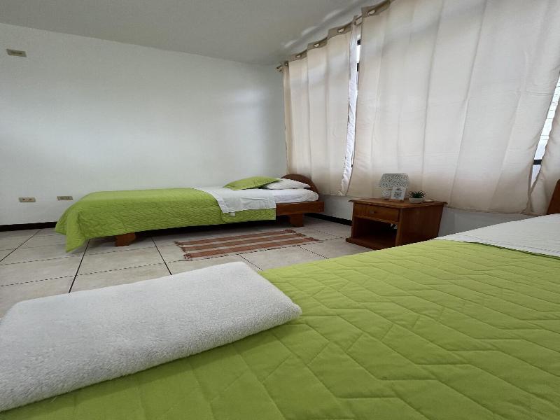 Hostal Casa Cascada image