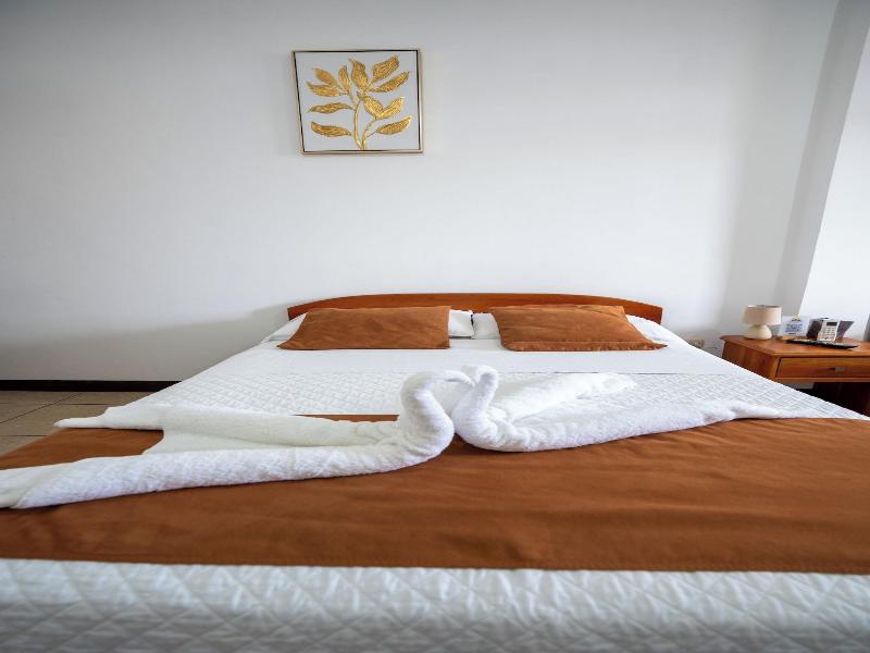 Hostal Casa Cascada image