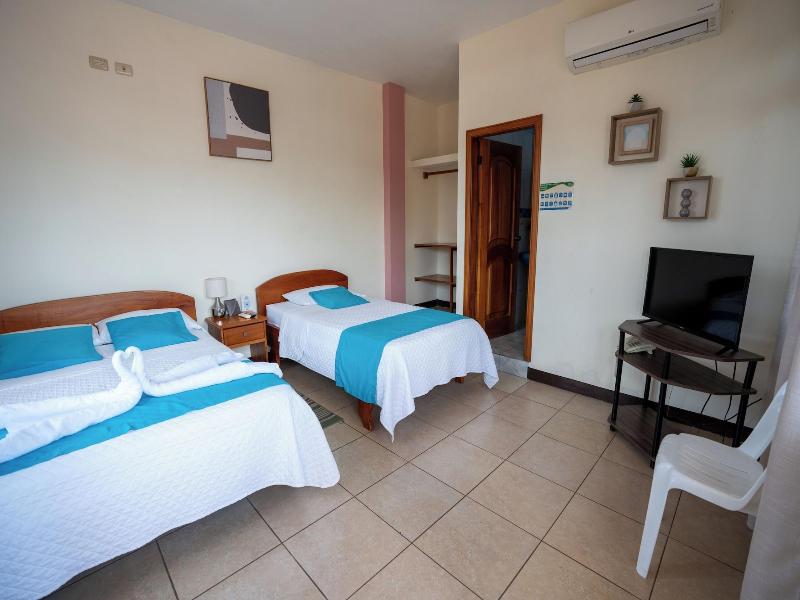 Hostal Casa Cascada image