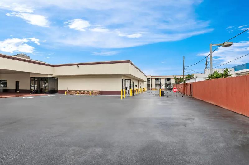 Suburban Studios Harvey - New Orleans image