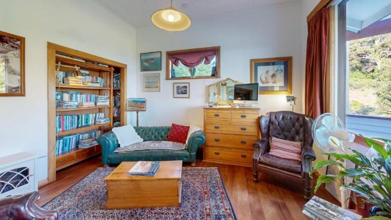 Bluff Hill Lighthouse B&B