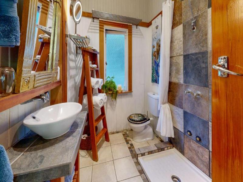 Bluff Hill Lighthouse B&B image