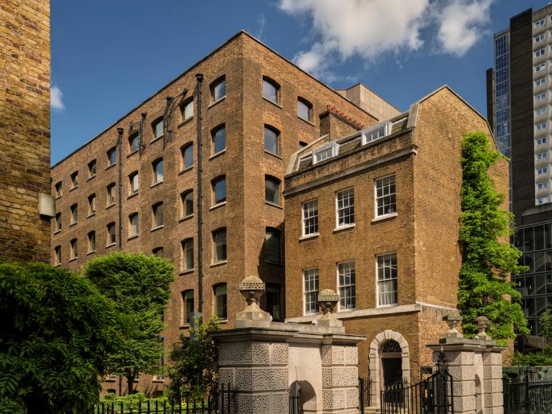 Sir Devonshire Square Part Of Sircle Collection