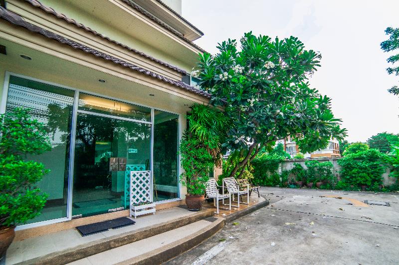 Kanavera House Sriracha image