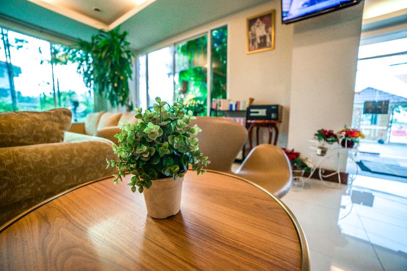 Kanavera House Sriracha image