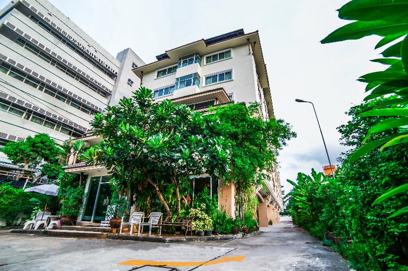 Kanavera House Sriracha image