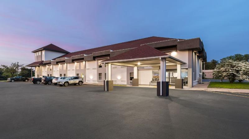 Baymont By Wyndham Batavia - Darien Lake image