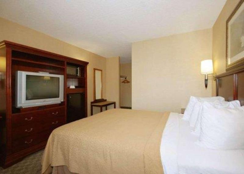 Quality Inn & Suites Bensalem image