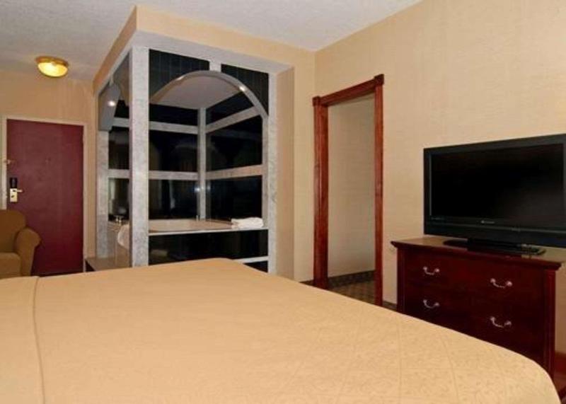 Quality Inn & Suites Bensalem image