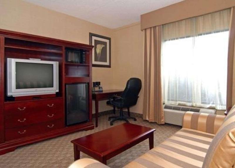 Quality Inn & Suites Bensalem image