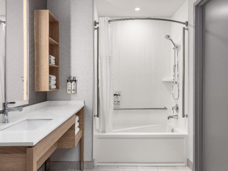 Staybridge Suites Montreal Airport St-Laurent image