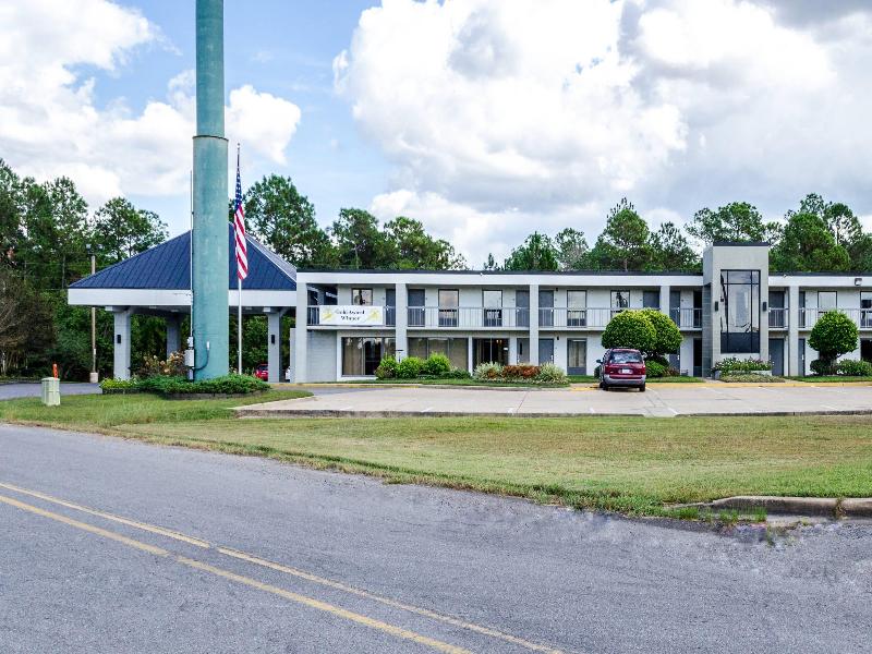 Quality Inn Moss Point - Pascagoula image