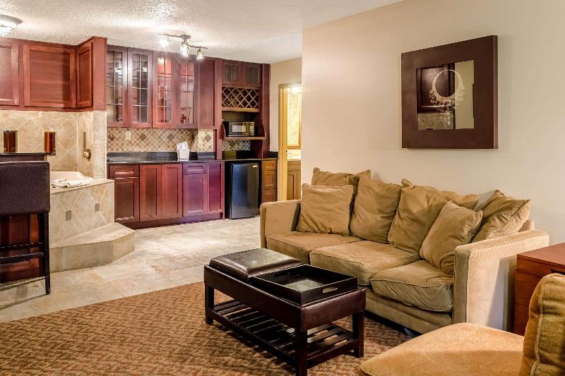 Quality Inn Moss Point - Pascagoula image