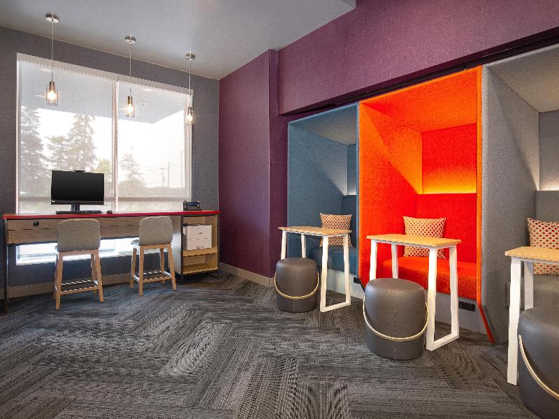 Tru by Hilton Gananoque, ON image