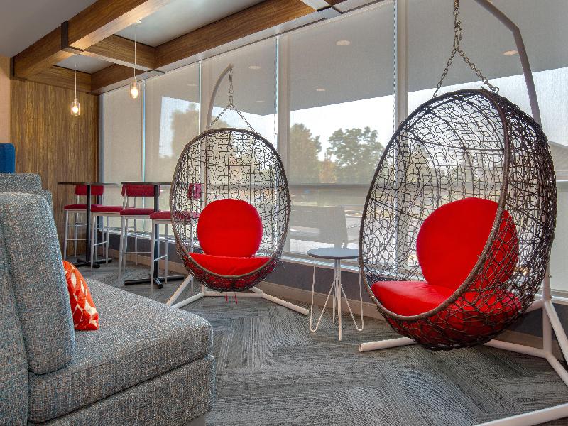 Tru by Hilton Gananoque, ON image