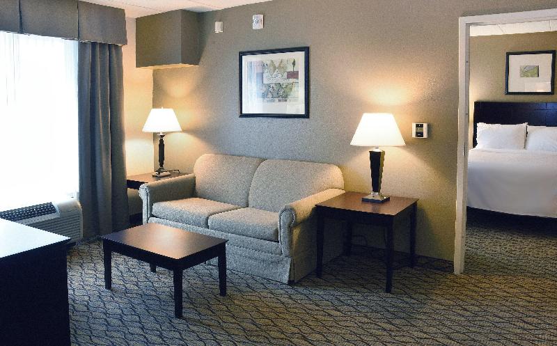 Holiday Inn Express & Suites Milford photo 8