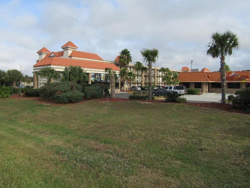 Quality Inn Suites Kissimmee By The Lake image