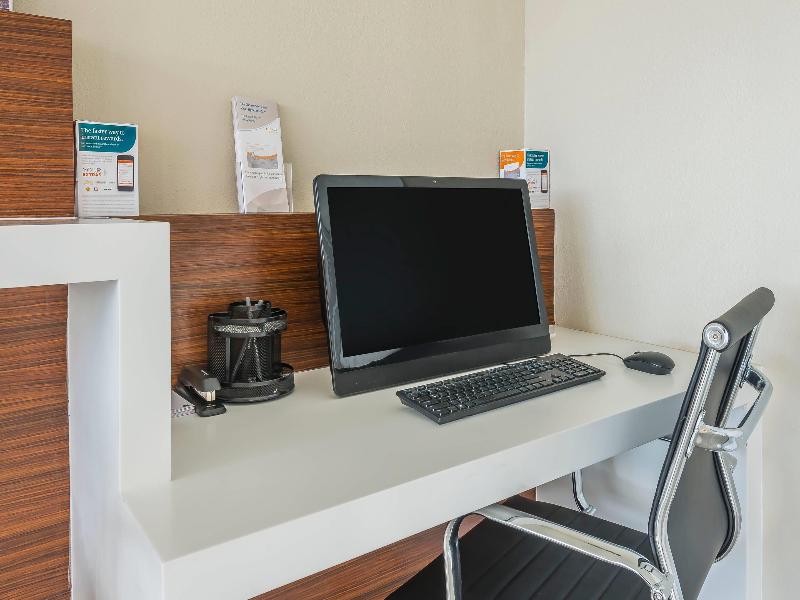 Quality Inn Suites Kissimmee By The Lake image