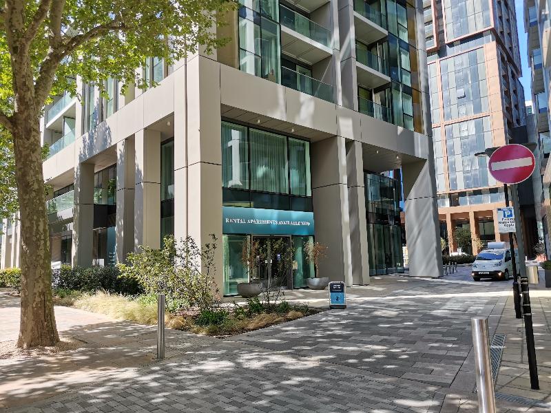 Charles Hope Apartments - Canary Wharf South Quay — general view