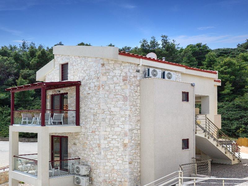 Elpiniki Luxury Rooms image