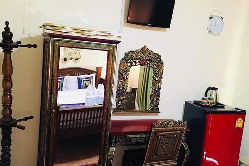 room detail thumbnail 2