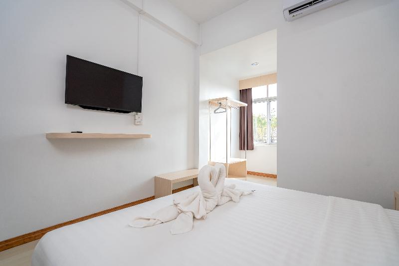 Top Inn Hotel By Zuzu image