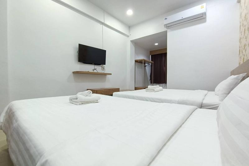 Top Inn Hotel By Zuzu image