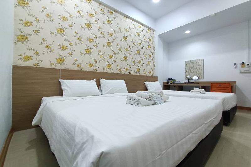 Top Inn Hotel By Zuzu image