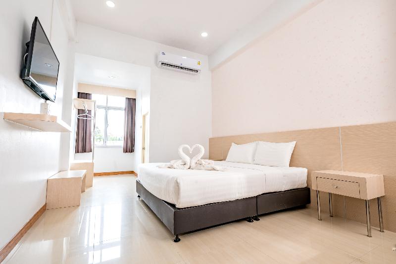 Top Inn Hotel By Zuzu image