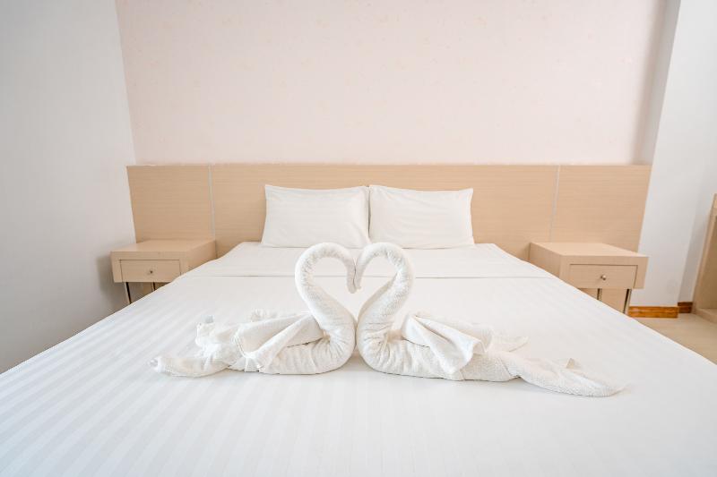 Top Inn Hotel By Zuzu image