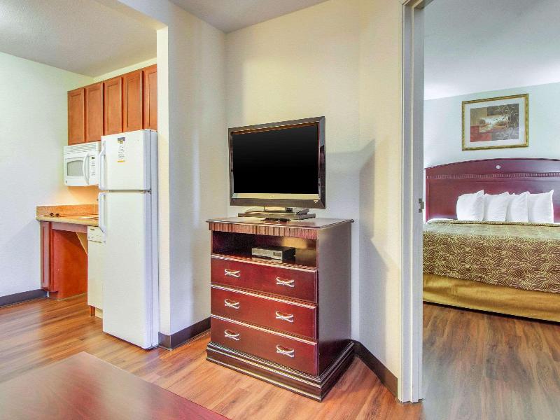 MainStay Suites Texas Medical Center/Reliant Park image