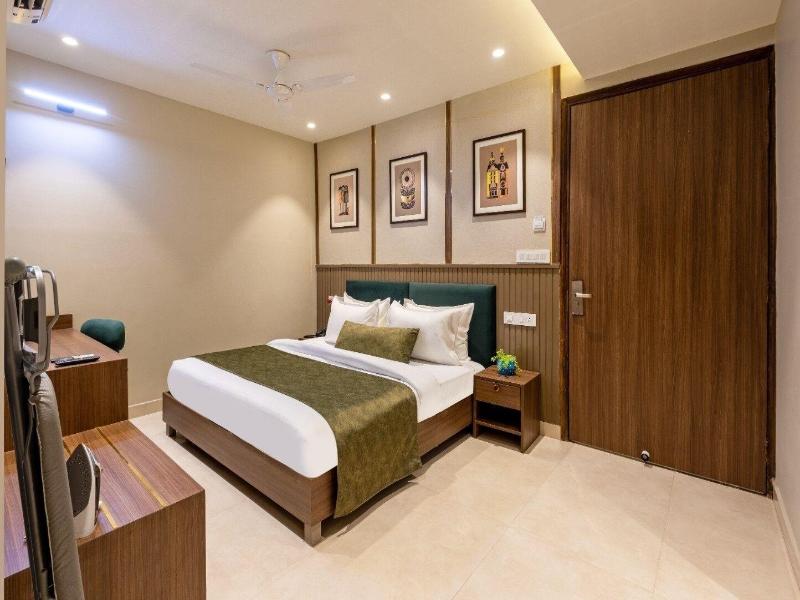 Saltstayz Premier - Paschim Vihar image
