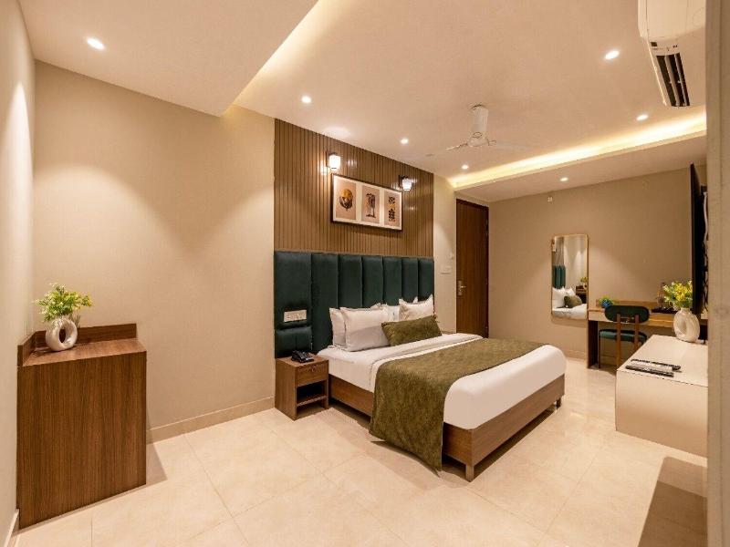 Saltstayz Premier - Paschim Vihar image