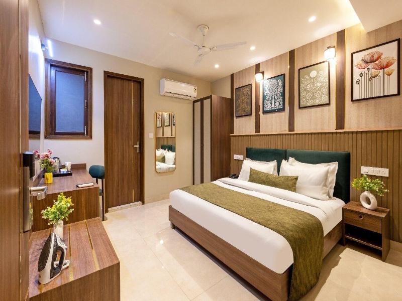 Saltstayz Premier - Paschim Vihar image