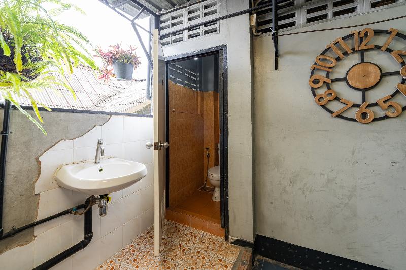 Kayan Hostel By Zuzu image