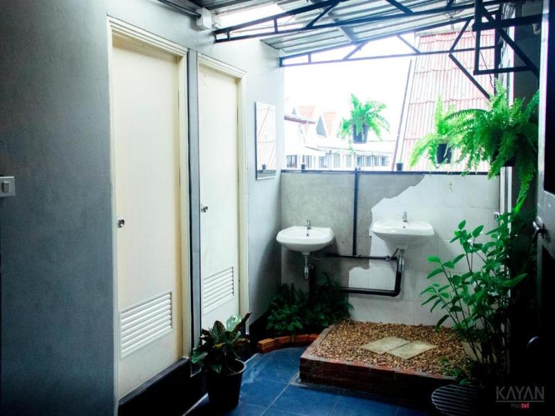 Kayan Hostel By Zuzu image