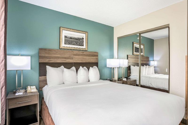 Hotel MainStay Suites Cedar Rapids