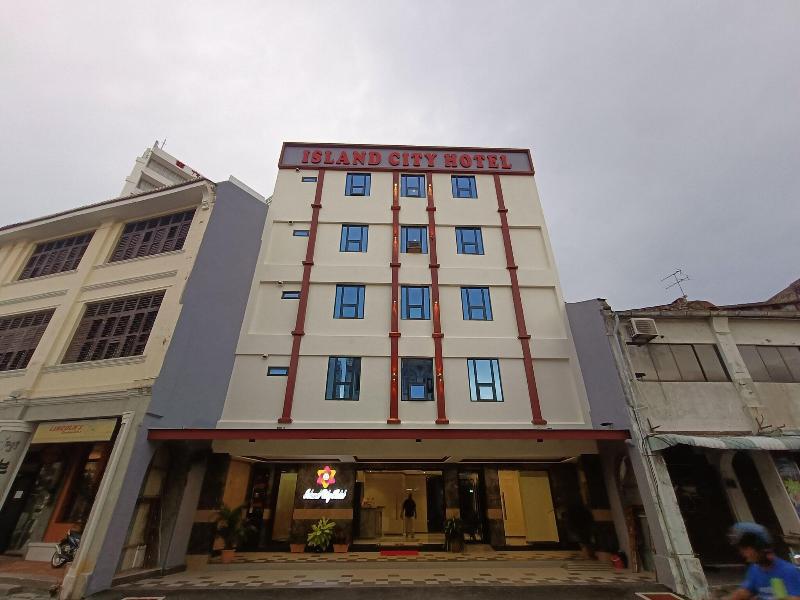 Capital O 90897 Island City Hotel image