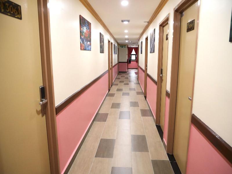 Capital O 90897 Island City Hotel image