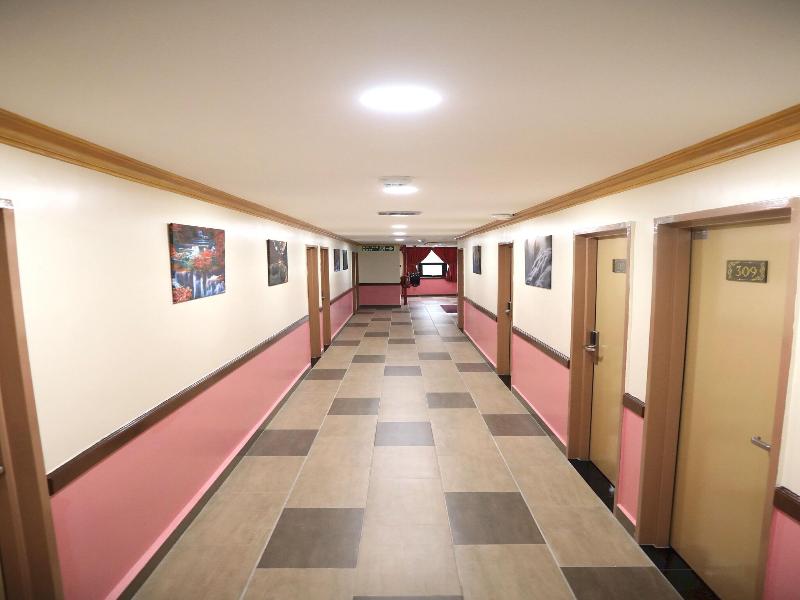 Capital O 90897 Island City Hotel image