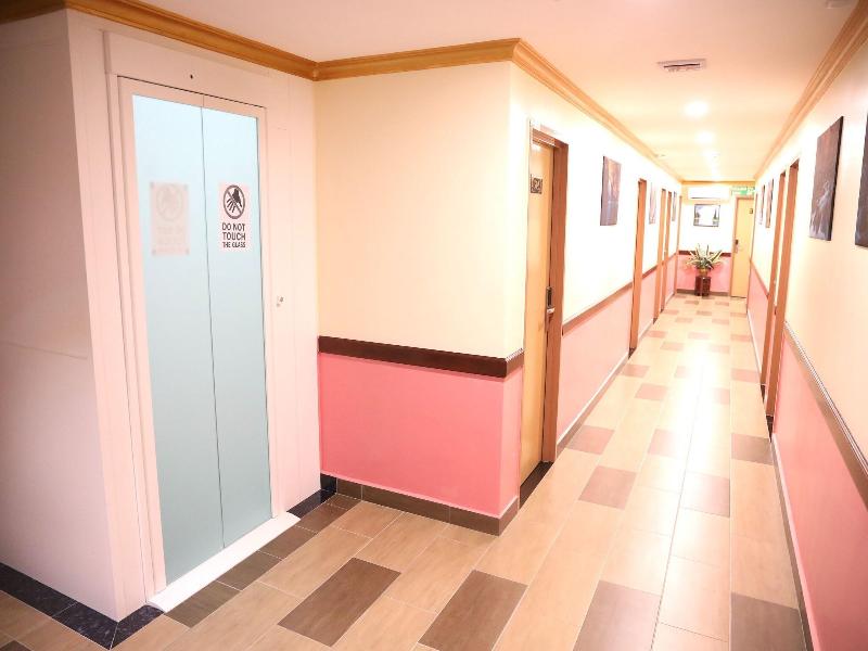 Capital O 90897 Island City Hotel image