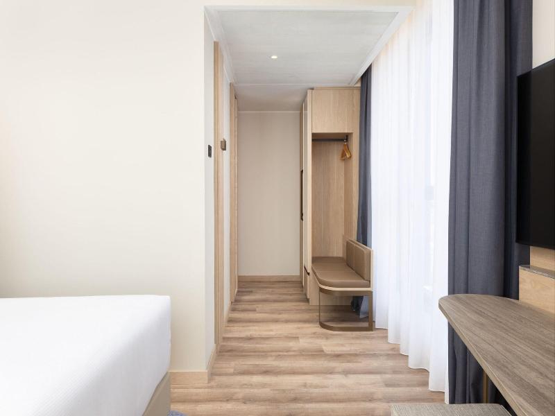 Courtyard Milano Linate image