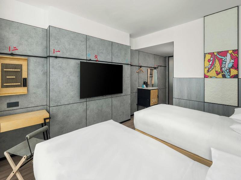 Moxy Suzhou City Centre image