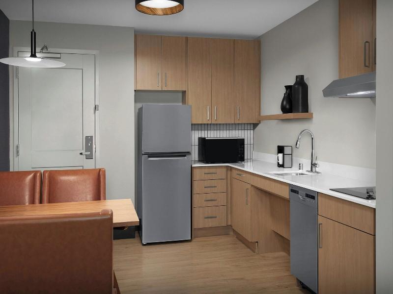 SUITE TWO QUEEN BEDS ONE BEDROOM
