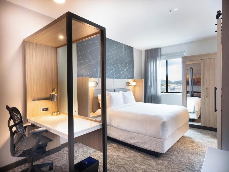 STUDIO KING SIZE BED