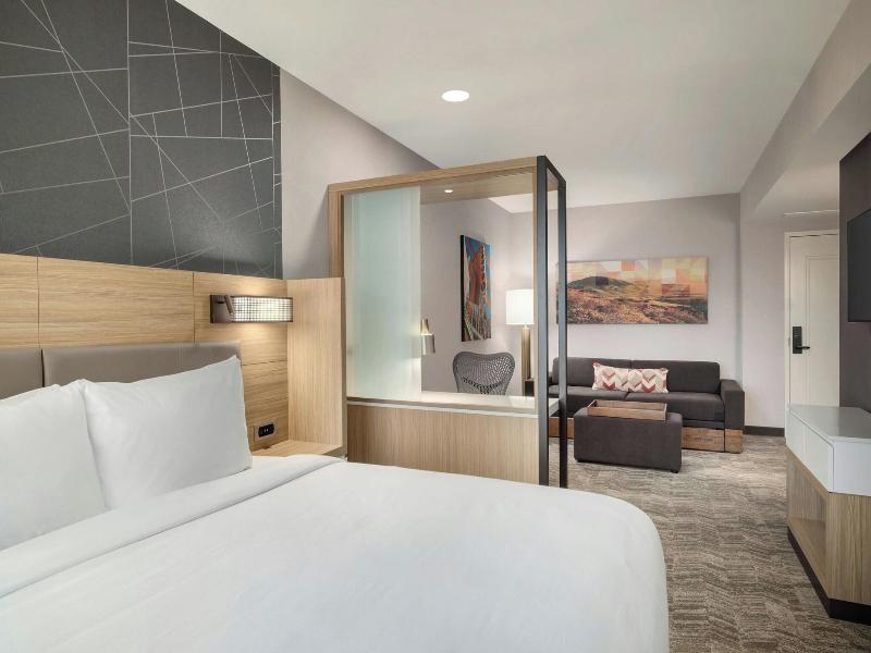 STUDIO KING SIZE BED