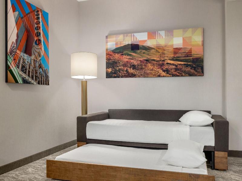 STUDIO TWO QUEEN BEDS