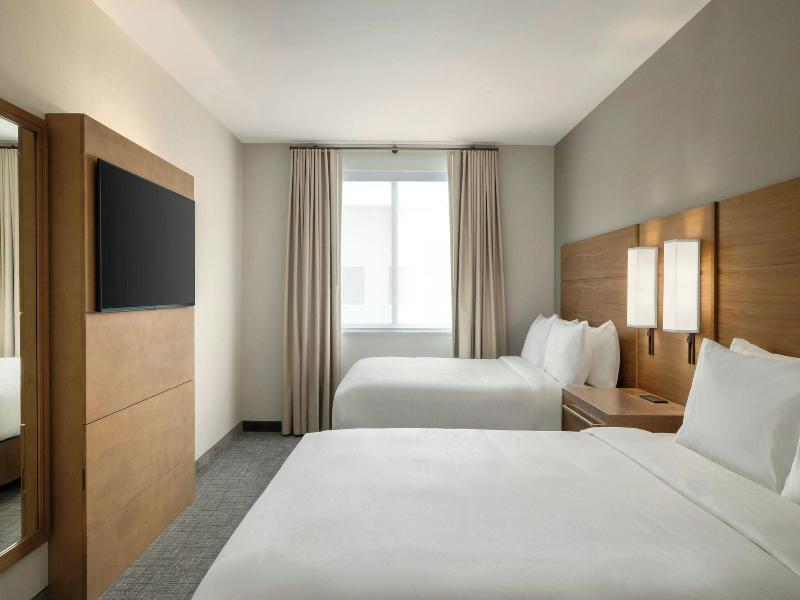 SUITE TWO QUEEN BEDS ONE BEDROOM