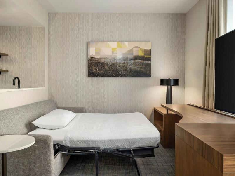 SUITE TWO QUEEN BEDS ONE BEDROOM