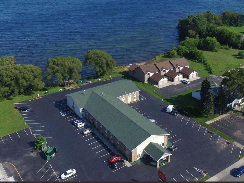 Econo Lodge On the Bay image